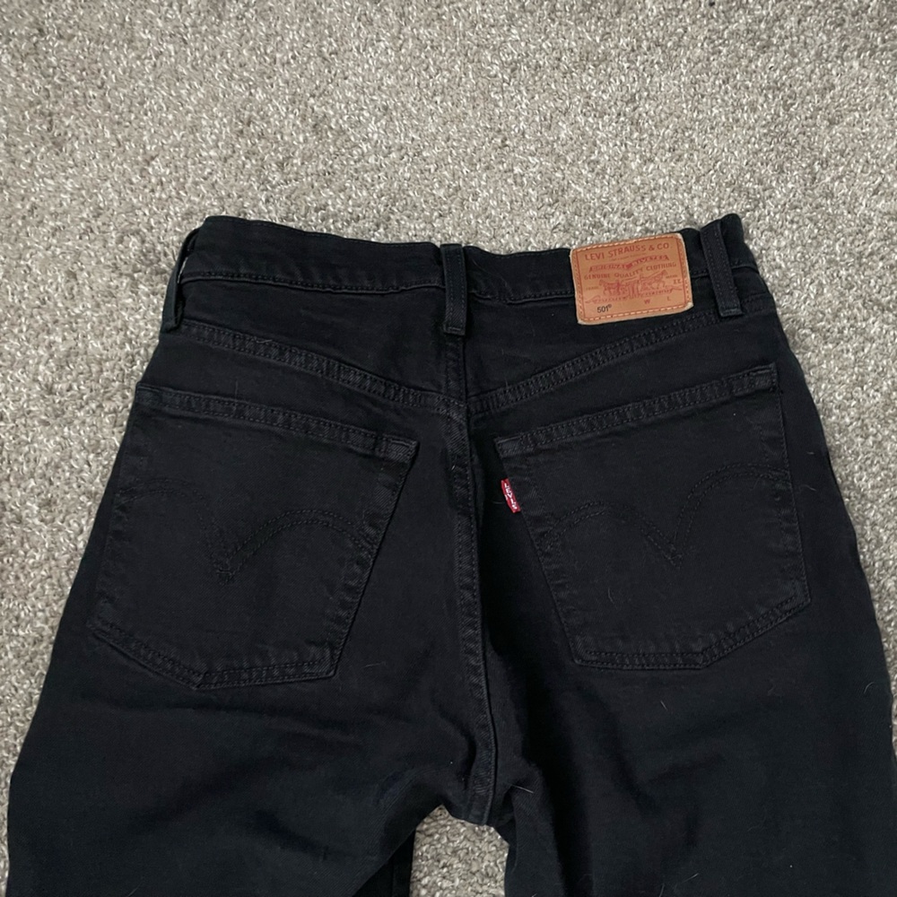 Levis 501 Black Cropped Jeans - Picture 3 of 5